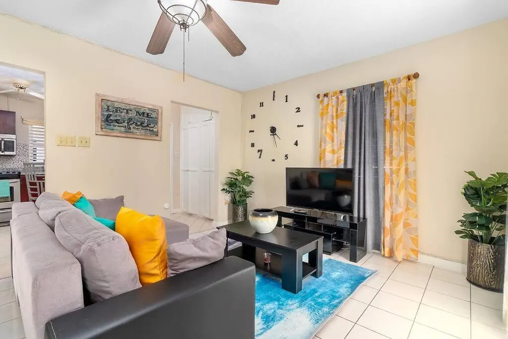 Vacay With Tiffany Apartment Kingston